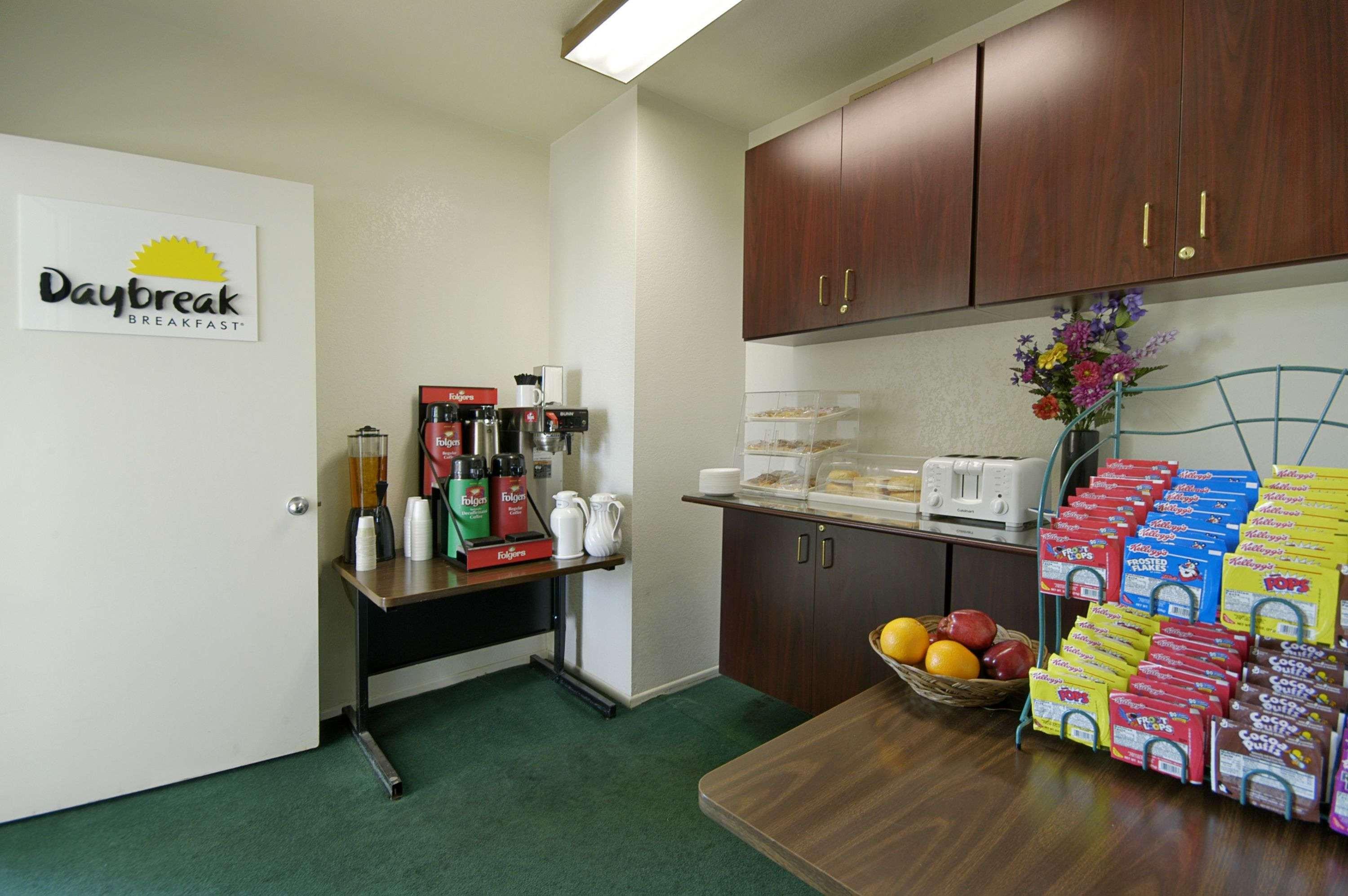 Days Inn By Wyndham Riverside Tyler Mall Restoran fotoğraf